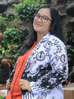 Christina Hutabarat, S.Pd.
(Bahasa Indonesia)